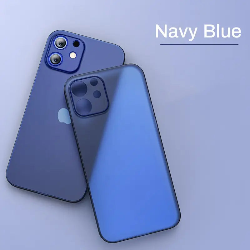 ネイビーブルーの透明タイプの極薄マットiPhoneケース。背面は上品な光沢仕上げで、カメラ用の精密な切り欠きがあります。