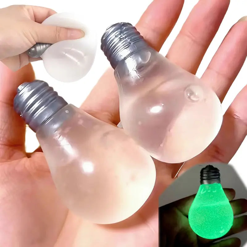 Halbdurchsichtige, mit Gel gefüllte, birnenförmige Stressentlaster in Form von Leuchtmitteln mit metallischen Schraubsockeln, entworfen als leuchtende Glühbirnen-Quetschspielzeuge zur sensorischen Fidget- und Stresslinderung.