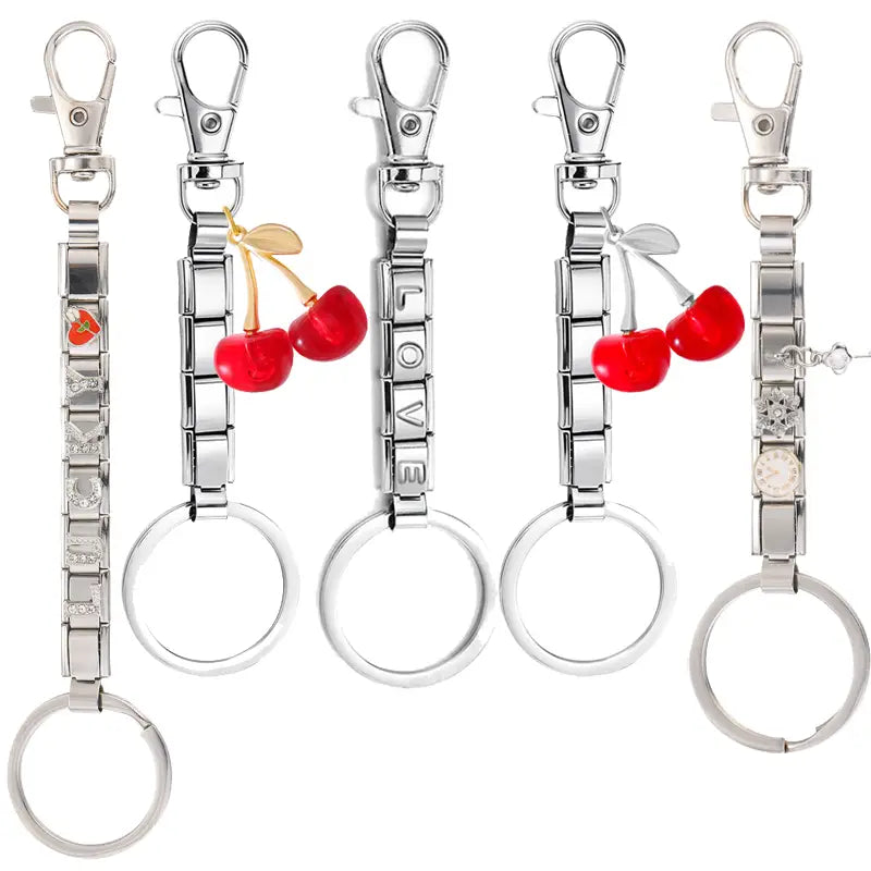 Llavero modular con dije de eslabones italianos con acabado plateado, con dijes de cereza roja y diseño de amor grabado para uso personalizado en bricolaje.