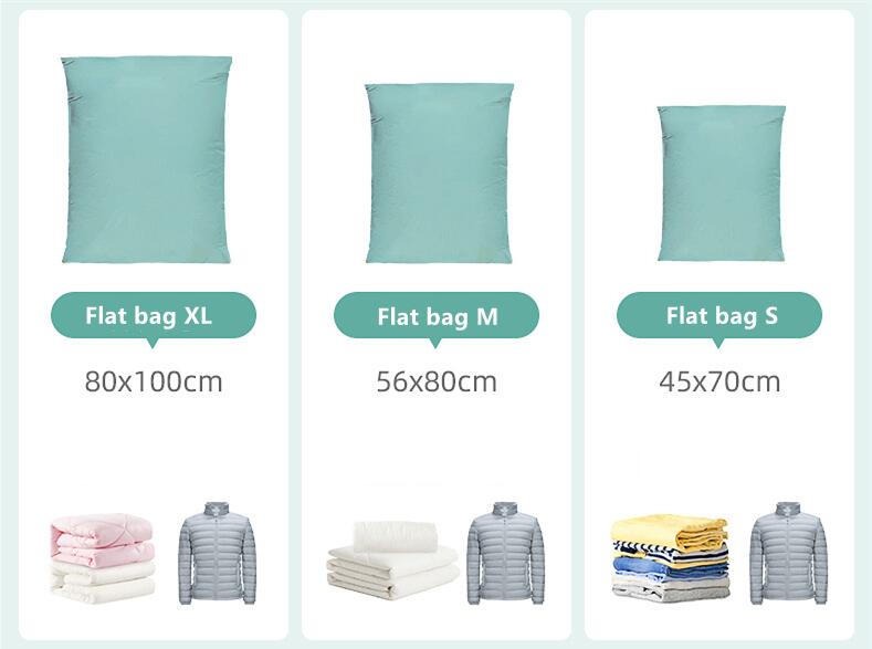 Drei weiche Teal-Vakuumbeutel in den Größen XL 80x100 cm, M 56x80 cm und S 45x70 cm, ausgelegt für die pumplose Aufbewahrung von Kleidung