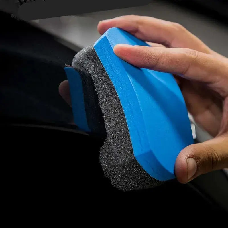 Esponja azul y gris para lavado de autos de doble cara, con superficie abrasiva texturizada para el detallado y la limpieza de vehículos.