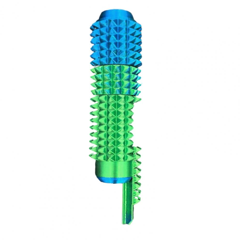 Tornillo metálico tipo implante dental azul y verde con pinchos y superficie con patrón de diamante texturizado, presentado en un rodillo giratorio con pinchos tipo fidget 5 en 1 para aliviar el estrés, diseñado para aliviar el estrés.