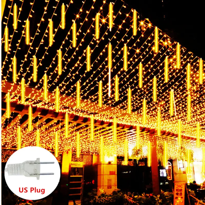 goldene LED-Meteorschauer-Regen-Lichterkette mit US-Stecker, ausgelegt für festliche Indoor- und Outdoor-Dekoration