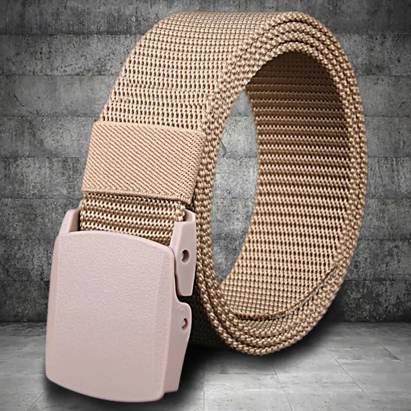 Ceinture tactique en nylon de 120 cm avec mesh beige et boucle en plastique rose mate, représentée.