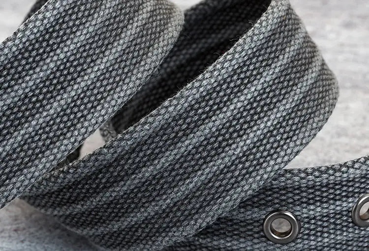 Sangle de ceinture en toile tissée grise avec œillets métalliques pour ceinture à épingle pour homme.