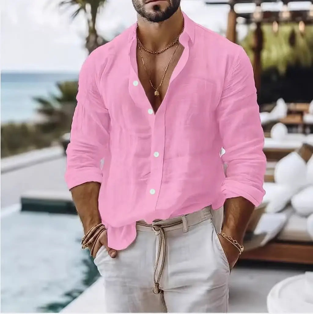 una vibrante camisa de algodón rosa para hombre en la playa de verano, de botonadura sencilla, con mangas largas hecha de tela ligera, con puños arremangados y un ajuste relajado para estilo de verano en la playa