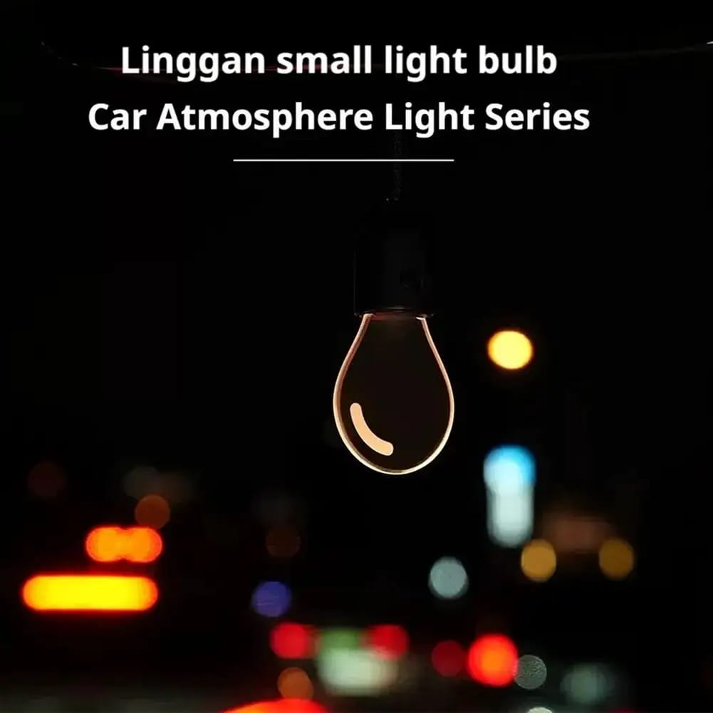 Ampoule LED décorative suspendue pour voiture, éclairage d’ambiance, émettant une lueur chaude, avec une forme classique en goutte et une finition en verre dépoli, fournissant un éclairage d’ambiance.