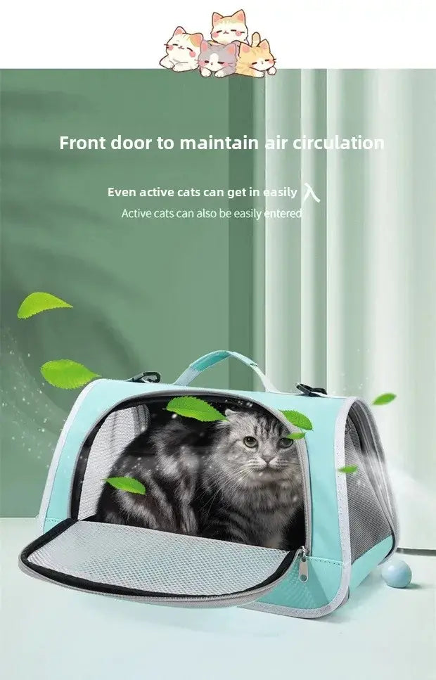 Sac bandoulière de transport pour animaux en maille respirante bleu clair, côtés en maille et porte avant pour la circulation de l’air, avec doublure intérieure souple.