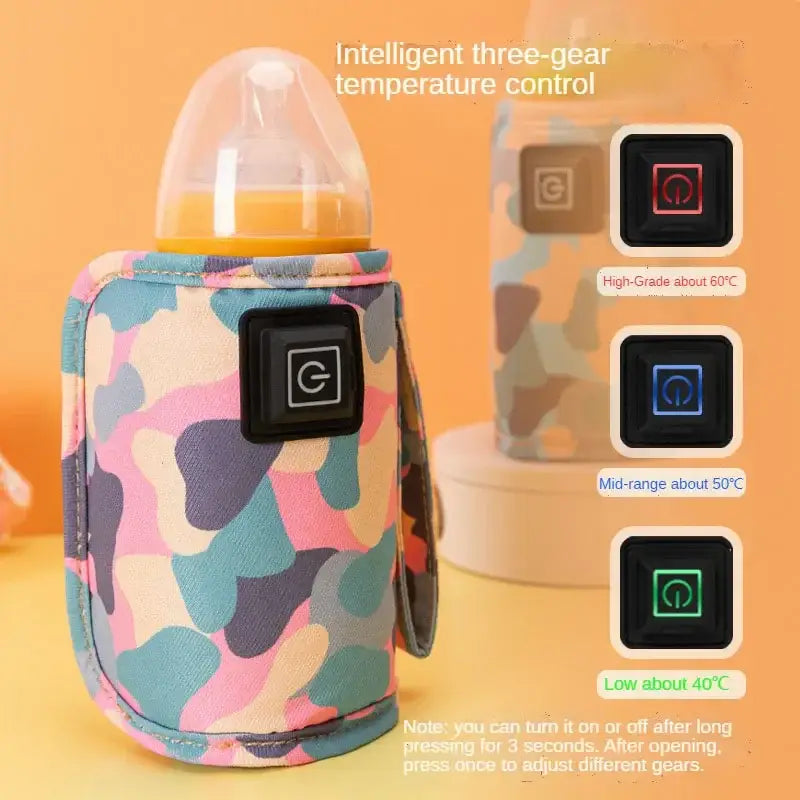 USB-Tragetasche für Babyflaschenwärmer mit pinkem, blauem und violettem Tarnmuster sowie schwarzem Bedienfeld für die elektrische Erwärmung.