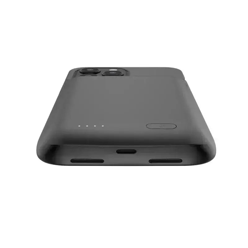 Étui de batterie noir à finition mate pour iPhone Pro Max, avec batterie intégrée de 10 000 mAh, découpe pour l’appareil photo et port de charge visible depuis l’arrière.