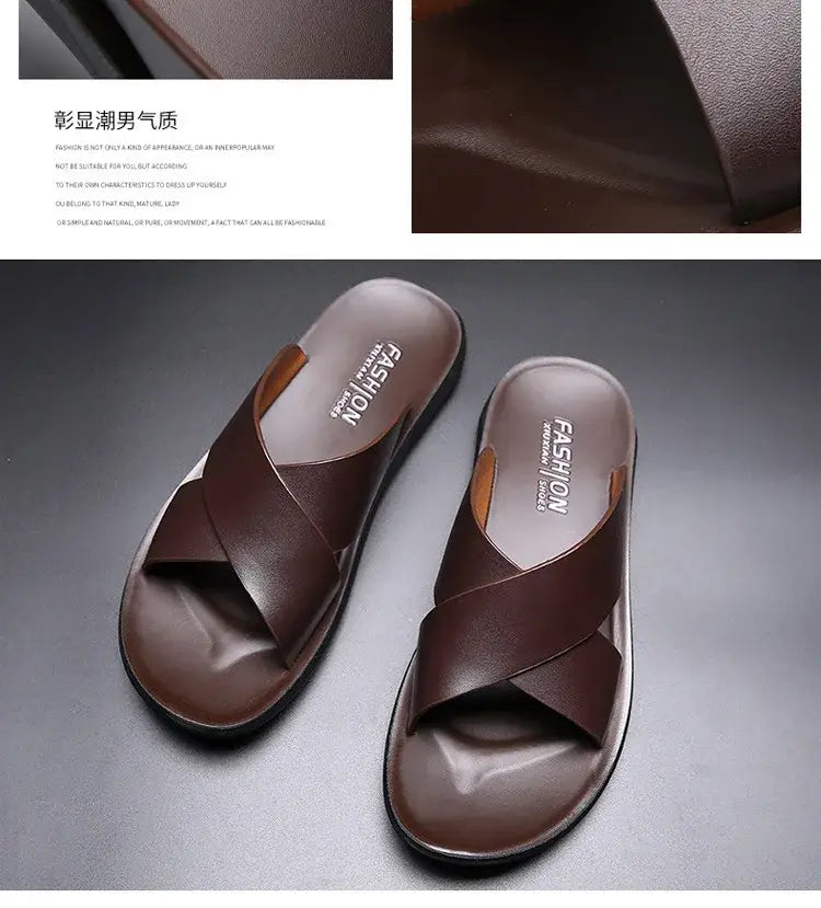 Herren-Echtleder-Slipper in Braun mit Überkreuzriemen-Design und schwarzen Gummisohlen.