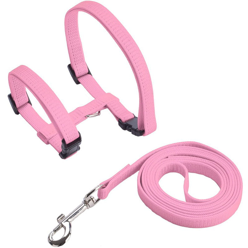 Verstellbares Nylon-Katzengeschirr- und Leinen-Set aus pinkfarbenem gewebtem Stoff mit schwarzen Kunststoffschnallen und einem silbernen Metallverschluss.