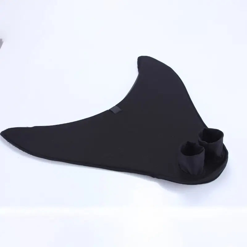 Schwarz mattierter Kunststoff-Tailfin-Zubehörteil mit zwei zylindrischen Montagebohrungen für die gezeigten Erwachsenen-Meerjungfrauen-Schwimmflossen Trainingsflipper, von der Rückseite dargestellt.