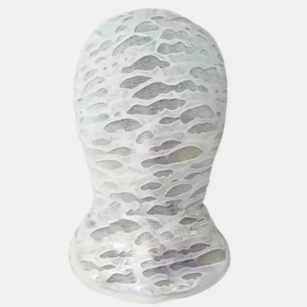 masque de momie à capuche en résille déchirée blanche texturée, avec découpes irrégulières, conçu pour un cosplay d’Halloween