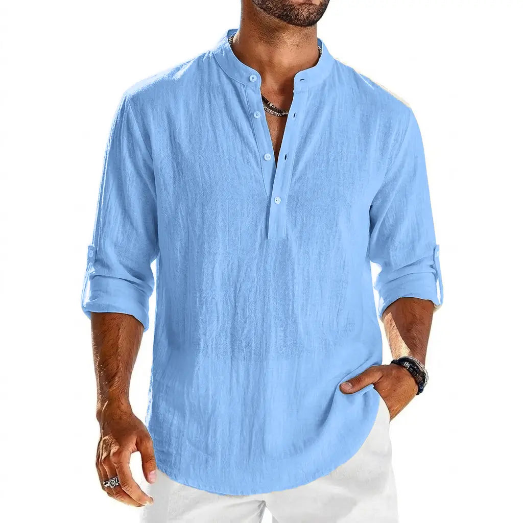 Chemise Henley à manches longues en coton et lin pour homme en lin texturé bleu clair, avec col mandarin et devant boutonné.