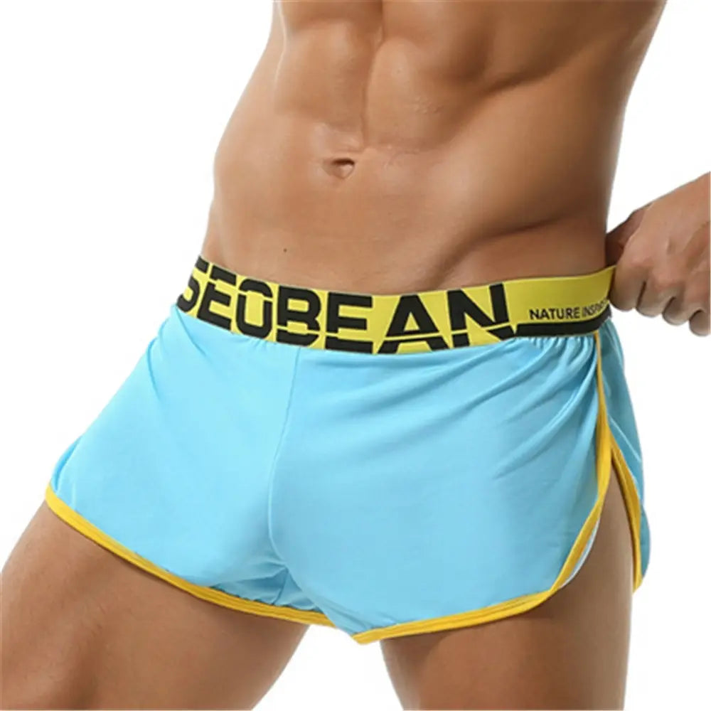 Boxer briefs para hombre transpirables, atléticos y de dormir, de color azul claro, con una pretina amarilla llamativa, que incorpora letras negras y un ribete amarillo a juego a lo largo de los laterales.