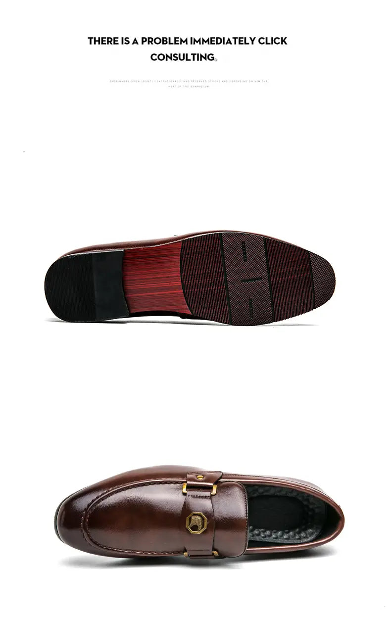 Braune Herren-Lederslipper im eleganten Stil mit goldfarbenem sechseckigem Schnallenverschluss und geprägten/gesteppten Details.