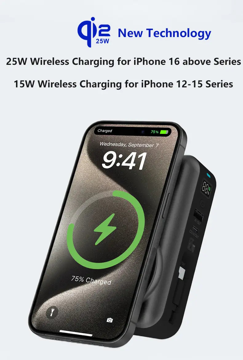 Batterie externe noire à semi-conducteurs dotée d’une charge sans fil magnétique avec la technologie Qi2 25 W et plusieurs ports compatibles avec les modèles d’iPhone