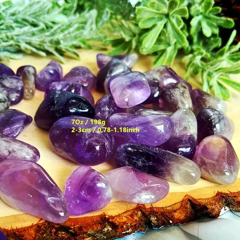 Pierres roulées naturelles d’améthyste de 100 g, à la surface lisse et polie, dans des teintes pourpres et claires, pour des soins de reiki.