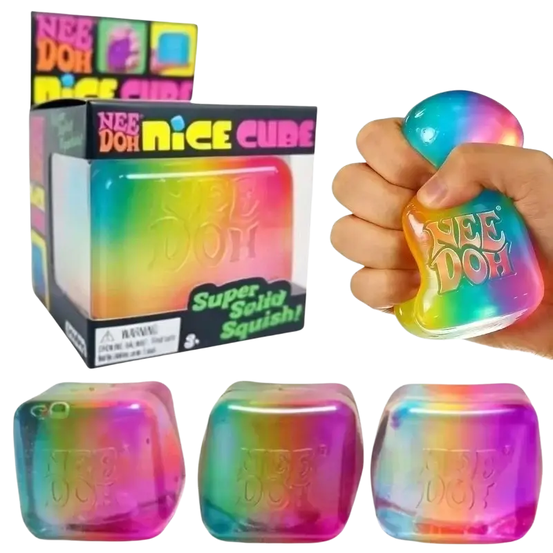 Eine Vorderansicht eines regenbogenfarbenen, transparenten Silikon-Needoh-Würfel-Knet- und Fidget-Spielzeugs mit erhabener Markenprägung.