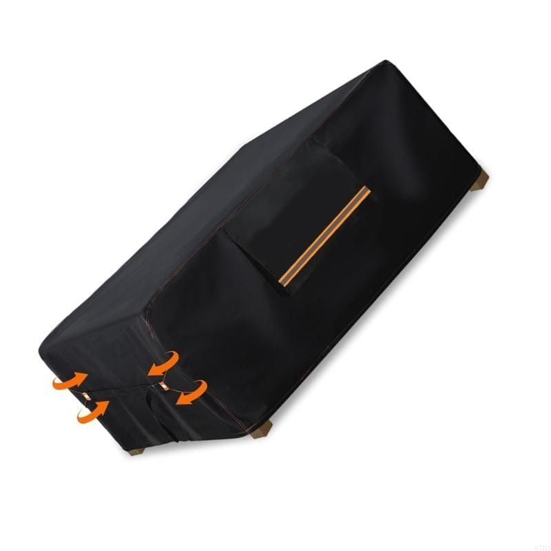 Funda negra impermeable para muebles de exterior hecha de tela Oxford con cremallera dorada y correas ajustables indicadas por flechas naranjas.
