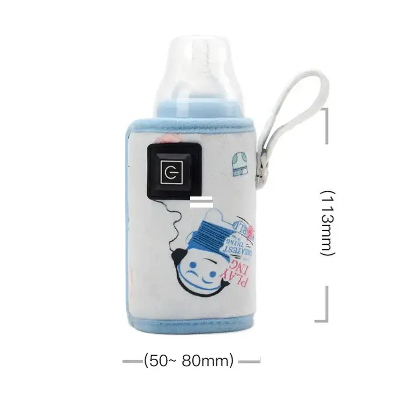 Eine weiße und hellblaue USB-Tragetasche für Babyflaschenwärmer mit Karikaturmotiv, schwarzem Netztaster und Trageschlaufe.