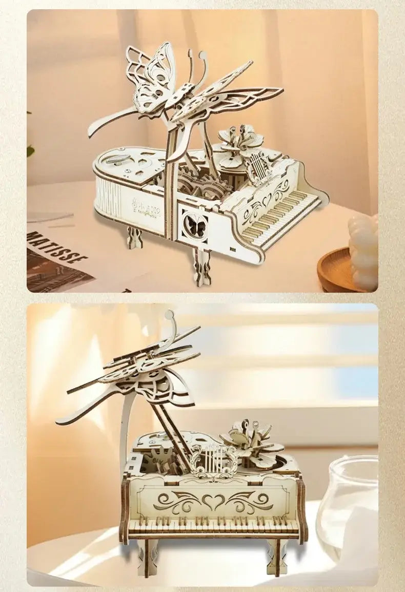 Ein zartes weißes Holz-Klavier-Musikbox-Modell mit kunstvollen Schmetterlings- und Blumenausschnitten oben, entworfen als 3D-Puzzle-Bastelset.