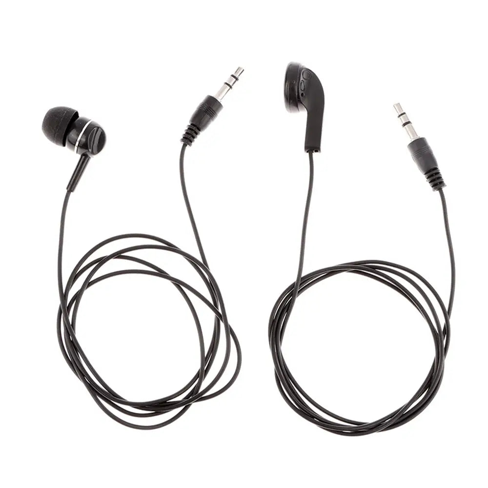 Écouteurs filaires intra-auriculaires noirs avec câbles spiralés de 3,5 mm, conçus pour un port confortable avec les appareils mp3 mp4 pendant l’écoute de musique ou les appels.