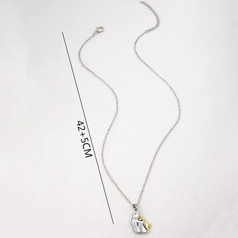 Collar de perro bicolor plata y oro, bonito, que presenta colgantes delicados de cachorro para niña en metal con una cadena fina.