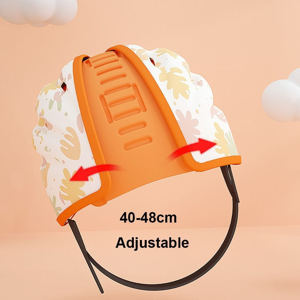 Ein weicher, atmungsaktiver Helm zum Schutz des Kinderkopfs in Weiß und Orange mit floralem Muster und verstellbarem schwarzem Riemen für die Babysicherheit.