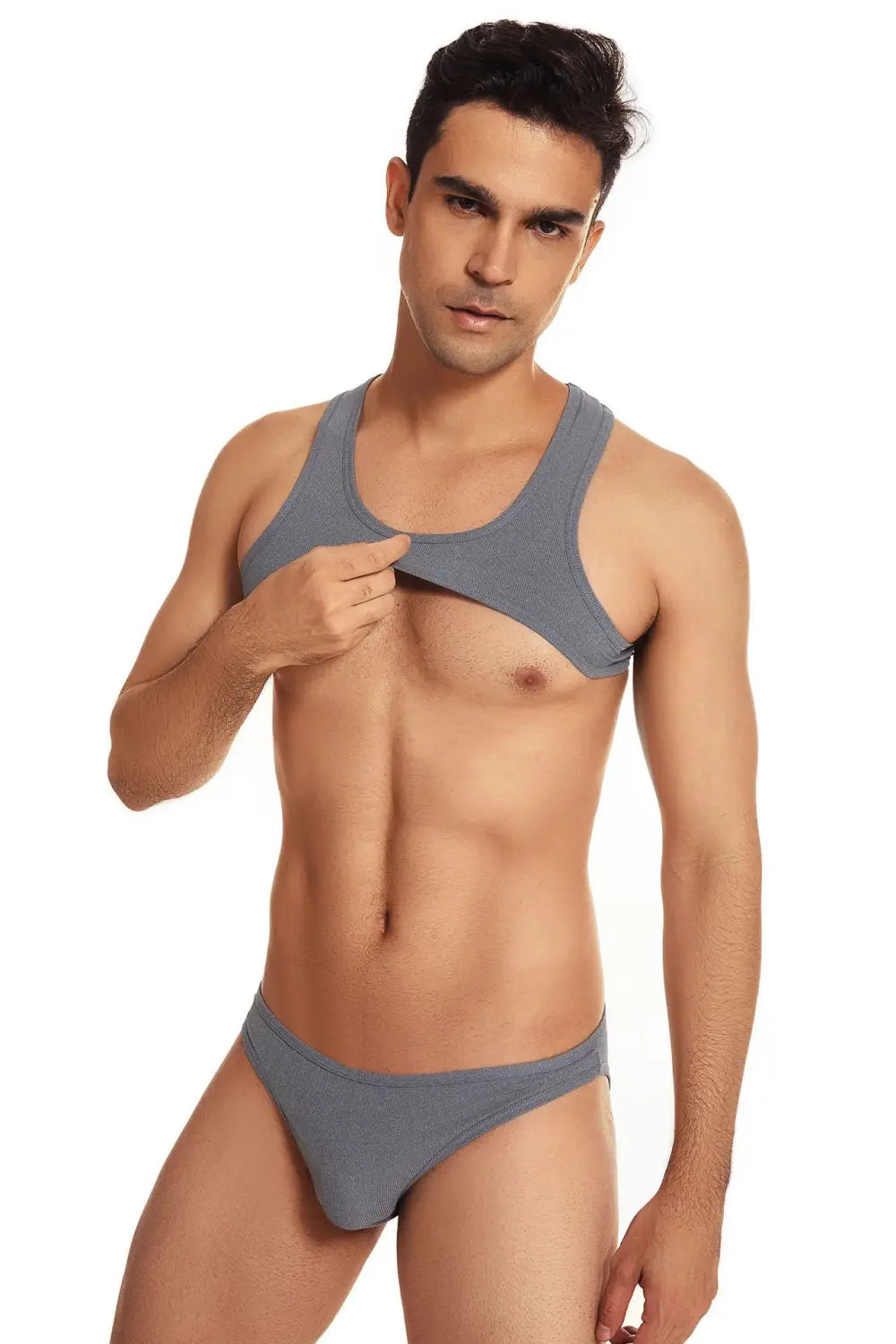 Haut court côtelé pour homme en mélange de coton gris, pour la salle de sport, pour l’entraînement, avec un panneau avant découpé et des slips assortis.
