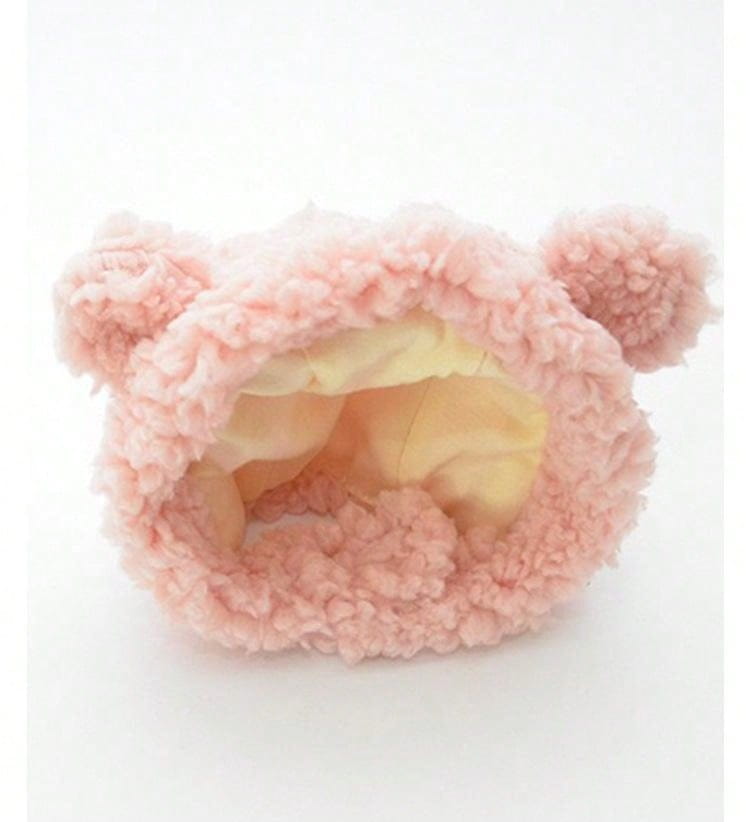 Funda de caja de pañuelos esponjosa rosa con forma de oso, diseñada como accesorio de tocado ajustable tipo gorro de peluche para mascota.