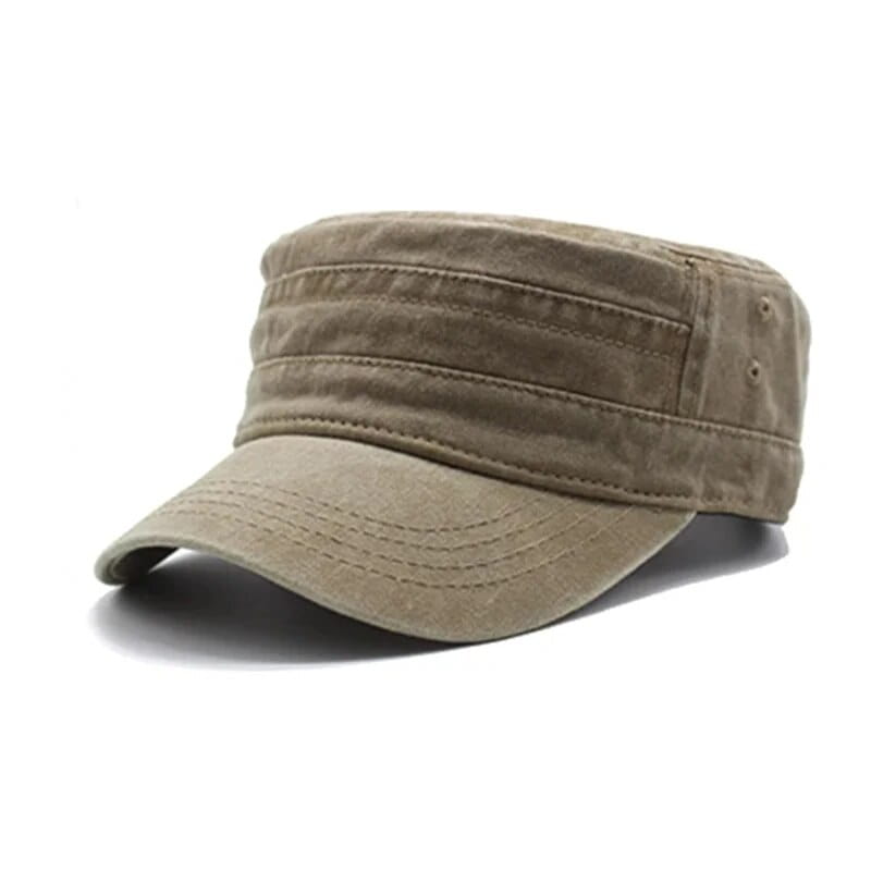 Casquette militaire de style militaire en sergé de coton couleur kaki, avec visière plate et finitions cousues, connue sous le nom de casquette de cadet en denim vintage.