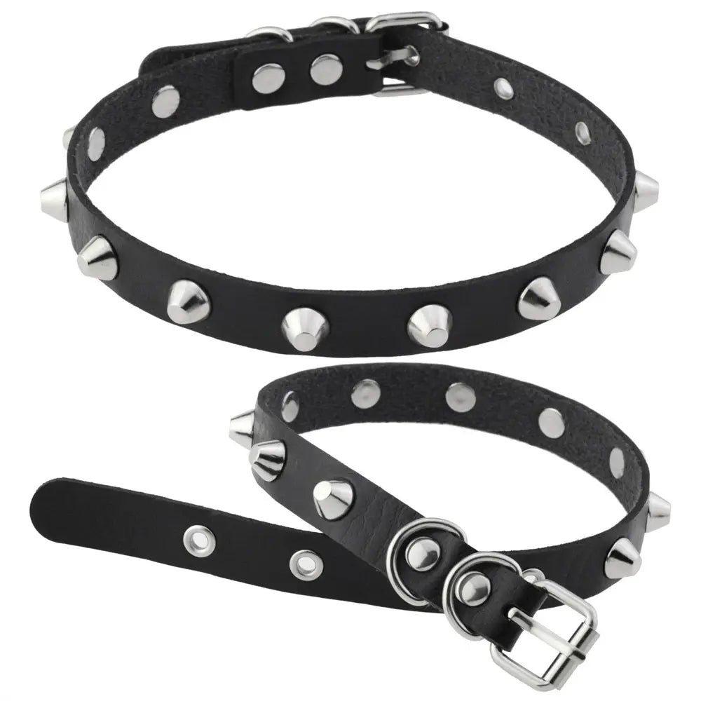 ras-cou en cuir noir à pointes style punk, col présentant des pointes métalliques à tons argentés et des clous circulaires, pour un style de soirée, les fêtes ou gothique.