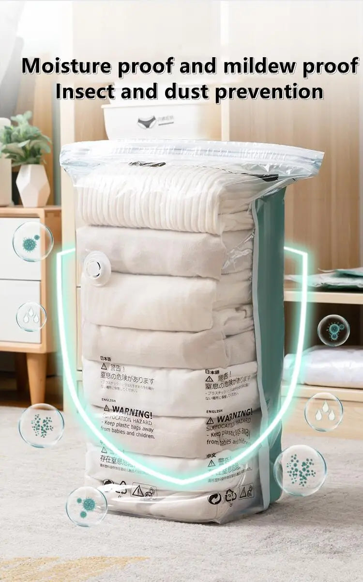 Ein beige gerippter Stoff-Vakuumbeutel für große Kleideraufbewahrung mit einem klaren Kunststoffoberteil und einer Teal-Seitenfläche mit pumploser Versiegelung.