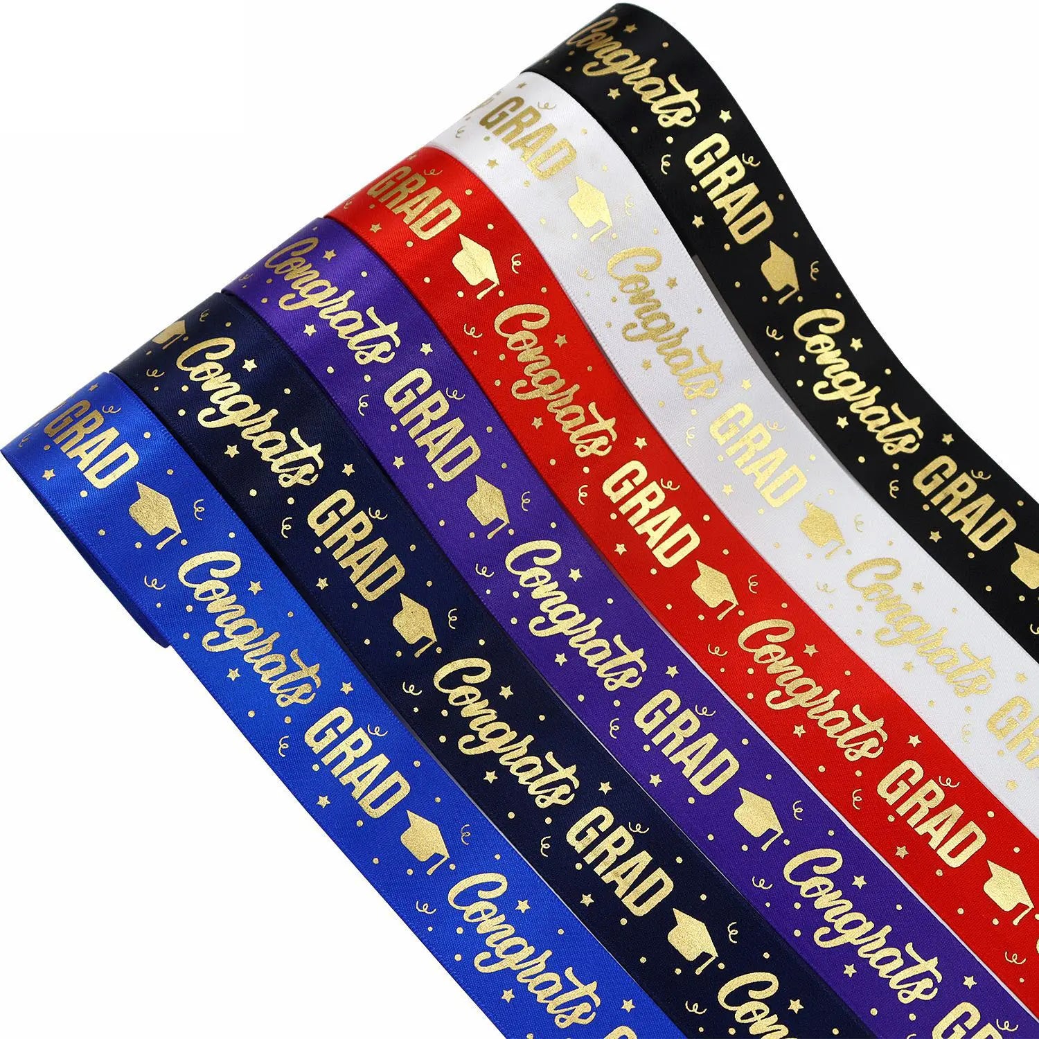 Juego de cintas para envolver regalos de graduación de satén de colores con la frase «congrats grad» en letras doradas, con iconos de birrete de graduación y acentos de estrellas.