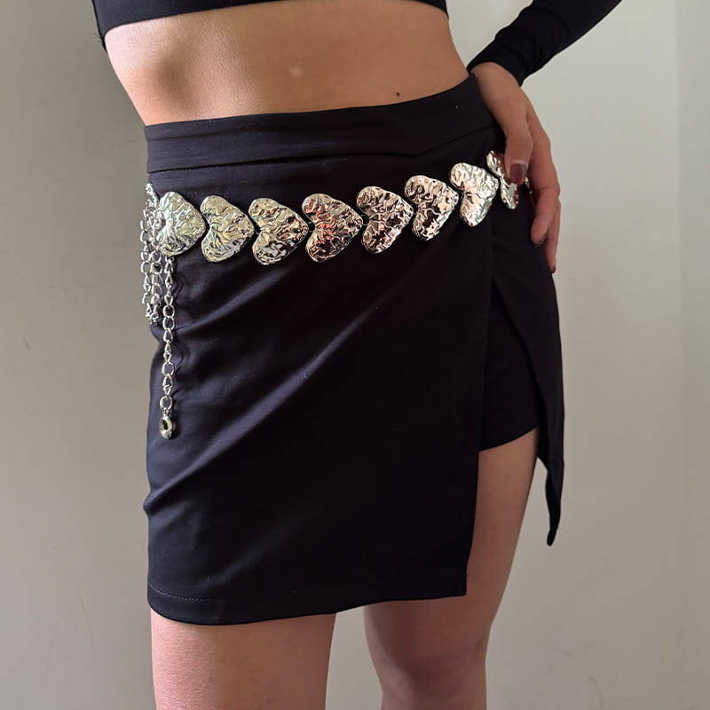 Cinturón de cadena de cintura con corazón en plata, amante, con detalles intrincados y una cadena colgante en un estilo diseñador de punk de gran amante.