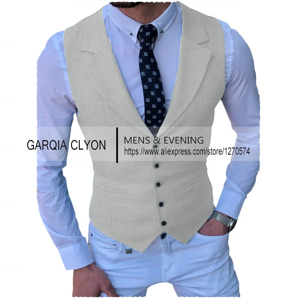 Gilet de costume d’affaires pour homme beige, avec des boutons noirs et une silhouette ajustée, pour les occasions formelles