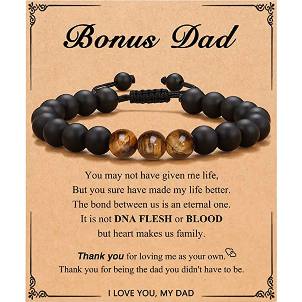Pulsera con cuentas negras que presenta tres piedras de ojo de tigre, diseñada como una pulsera de cuentas de ojo de tigre para padre.