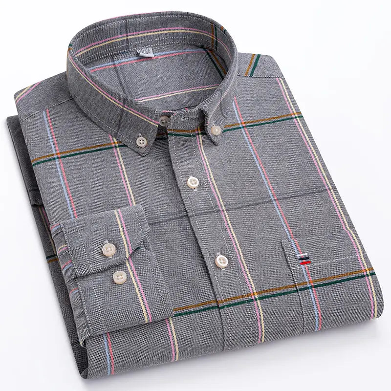 chemise oxford à carreaux en coton, grande taille pour homme, grise, avec des rayures discrètes rose, vert et beige, et un design à boutonnage