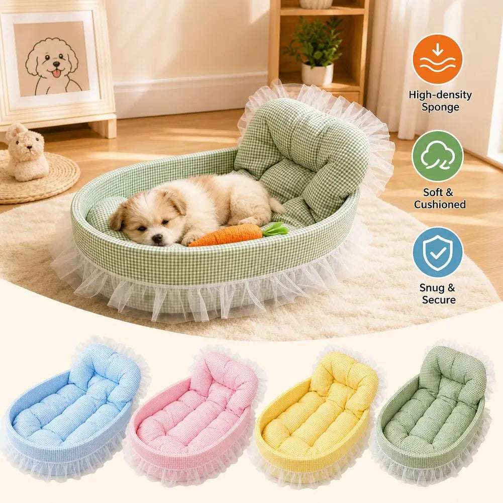 Cama para mascotas de tela a cuadros verde y blanca con ribete de encaje fruncido, diseñada como cojín estilo cuadros tipo princesa para perros pequeños