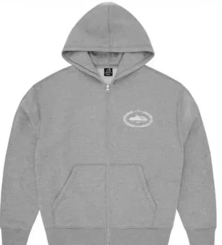 Homme Betawoo sweat à capuche zippé en polaire gris, avec un logo brodé blanc sur la poitrine et une petite étiquette noire au niveau du col.