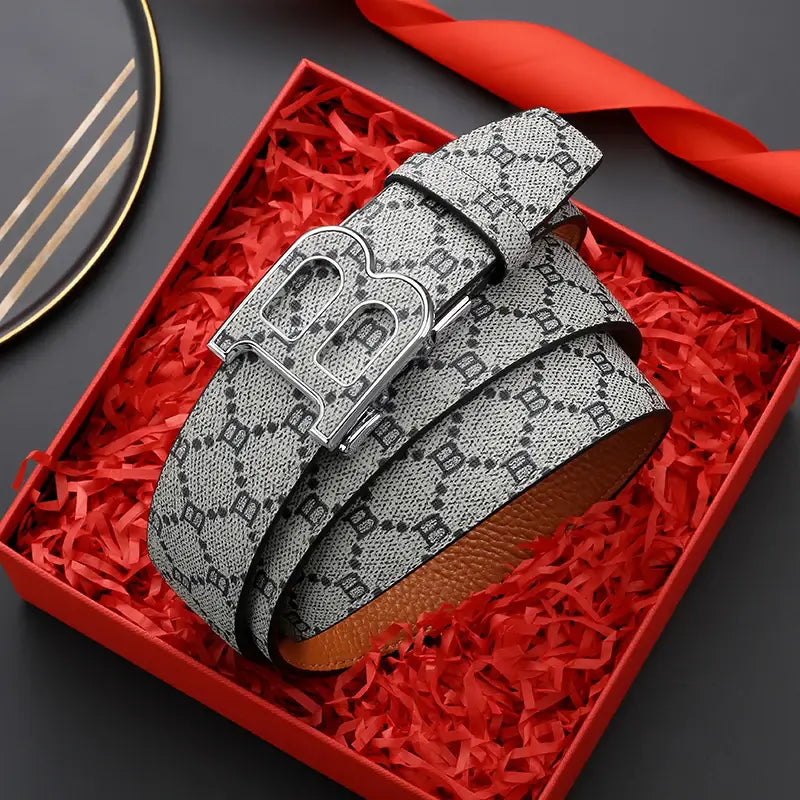 ceinture en cuir automatique pour homme de marque, boucle décontractée de luxe, en gris, avec motif de monogramme b noir répétitif et boucle en forme de h à finition argent présentée dans une boîte-cadeau rouge