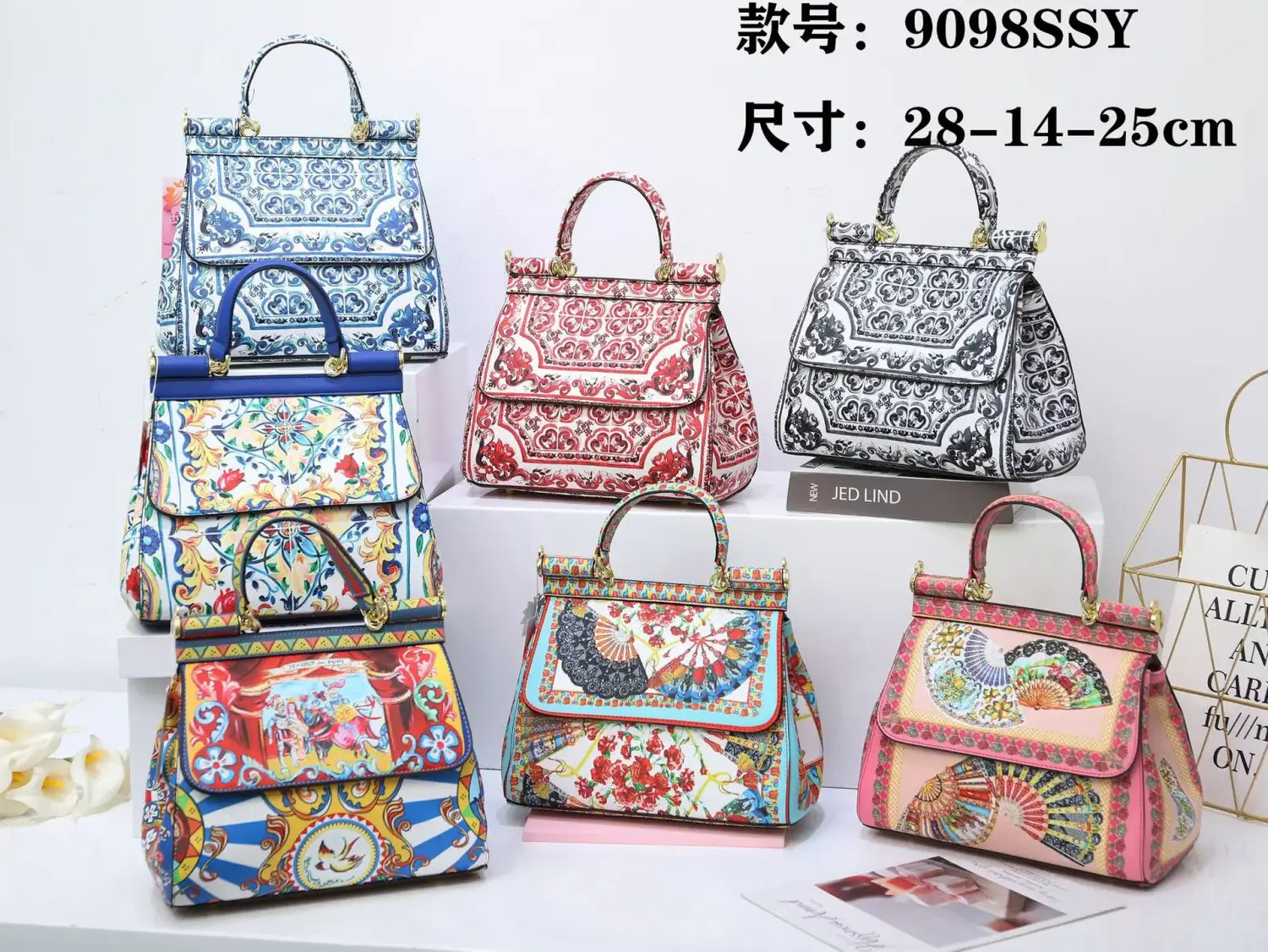 Collection de sacs bandoulière en cuir vintage Dolce & Gabbana, présentant des motifs ornementaux vibrants dans diverses couleurs et compositions.