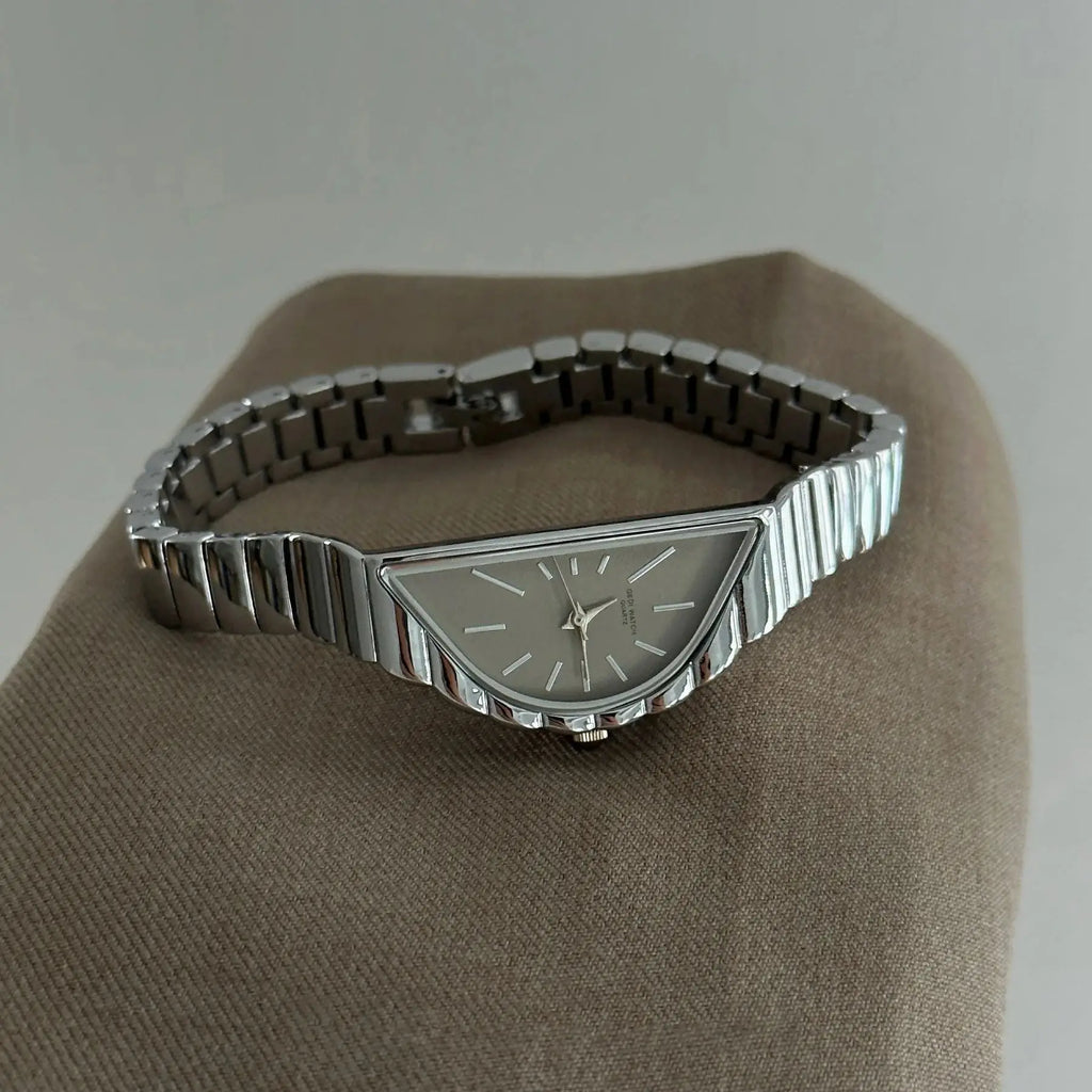 GEDI Vintage Irregular Triangle Woman Watches Fashion Luxury Waterproof Quartz Women's Wristwatch Perfect for Dress Outfits