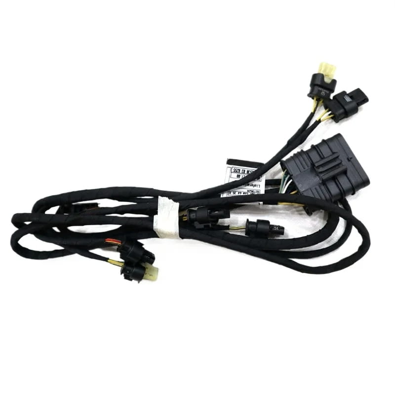 Schwarzes Kfz-Kabelbaum-Set mit mehreren Steckverbindern und einer Beschriftung für Mercedes W205 Parkassistenz OEM 2055406435, von der Rückseite dargestellt.