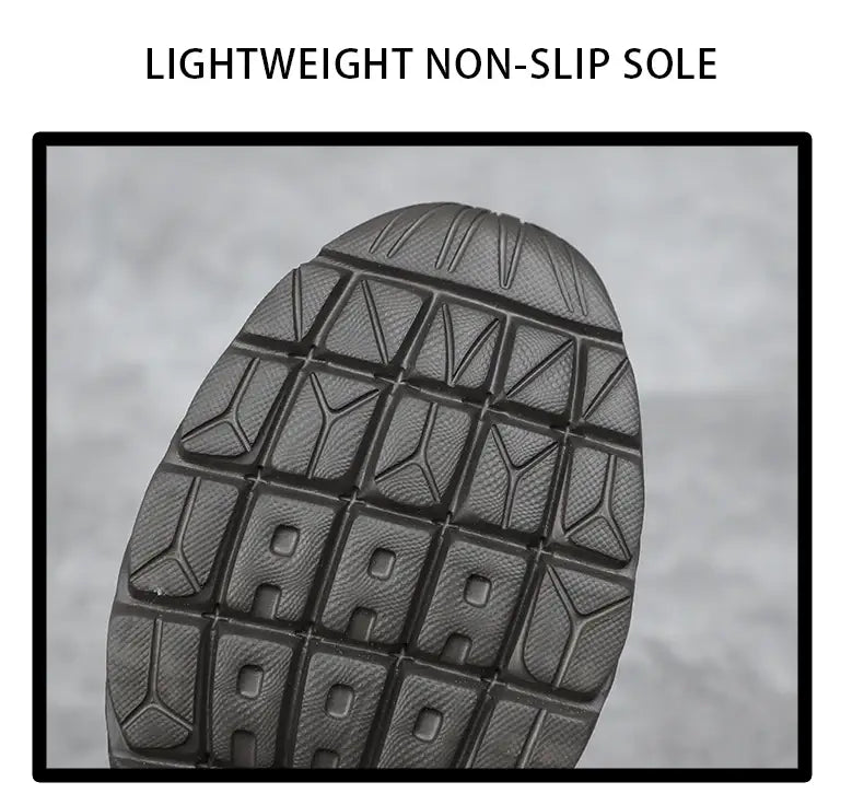 Herren-Lederschuhe im lässigen Stil mit einer schwarzen, leichten, rutschfesten Gummisohle mit einem Raster aus dreieckigen und quadratischen Trittflächen-Designs.