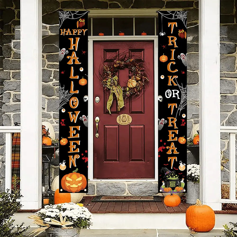 bannière d’accueil d’Halloween noire avec lettrage orange et illustrations effrayantes de citrouilles, de fantômes et d’araignées, conçue comme un panneau vertical pour porche.