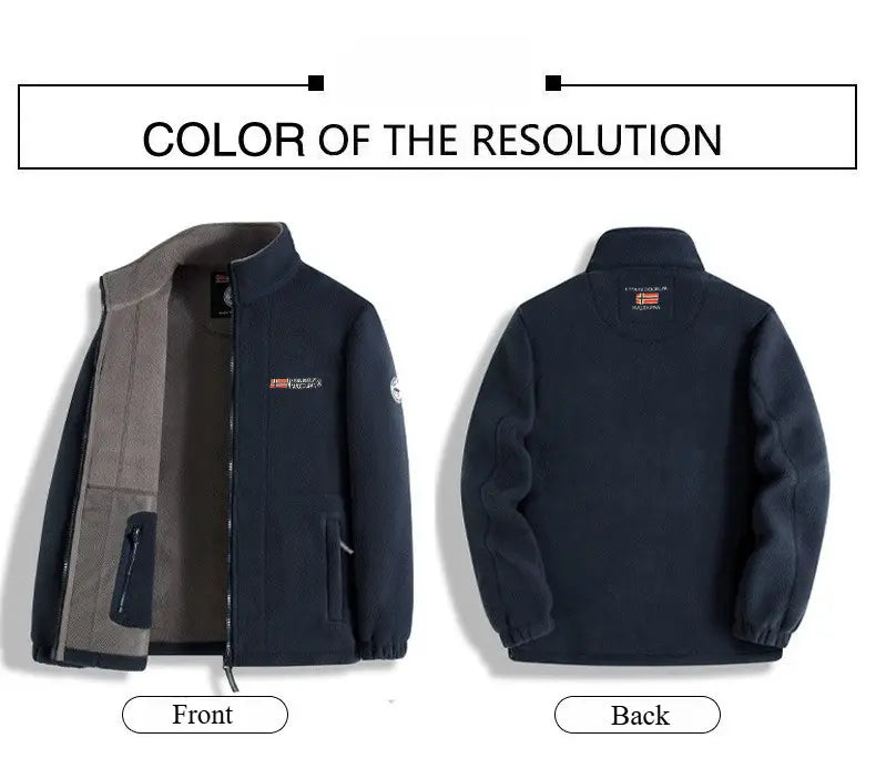 Chaqueta de invierno de forro polar para hombre, ropa de abrigo y exterior cálida, en forro polar azul marino oscuro con forro interior gris contrastante y un logotipo sutil en el pecho y la espalda, mostrada desde el lado posterior.