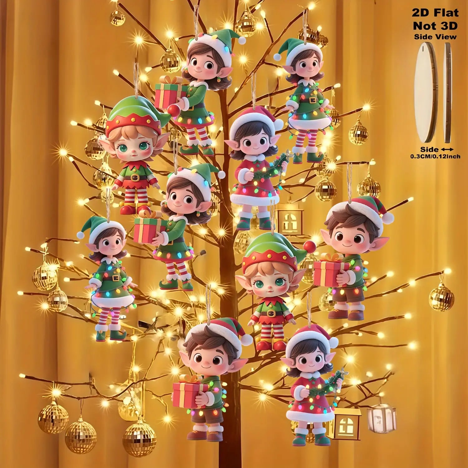 Un árbol de Navidad festivo decorado con un pack de 10 adornos de árbol de Navidad de duendes de madera, con luces luminosas, figuras de duendes verdes y rojas que sostienen regalos e instrumentos musicales, y decoraciones de bola de discoteca dorada.